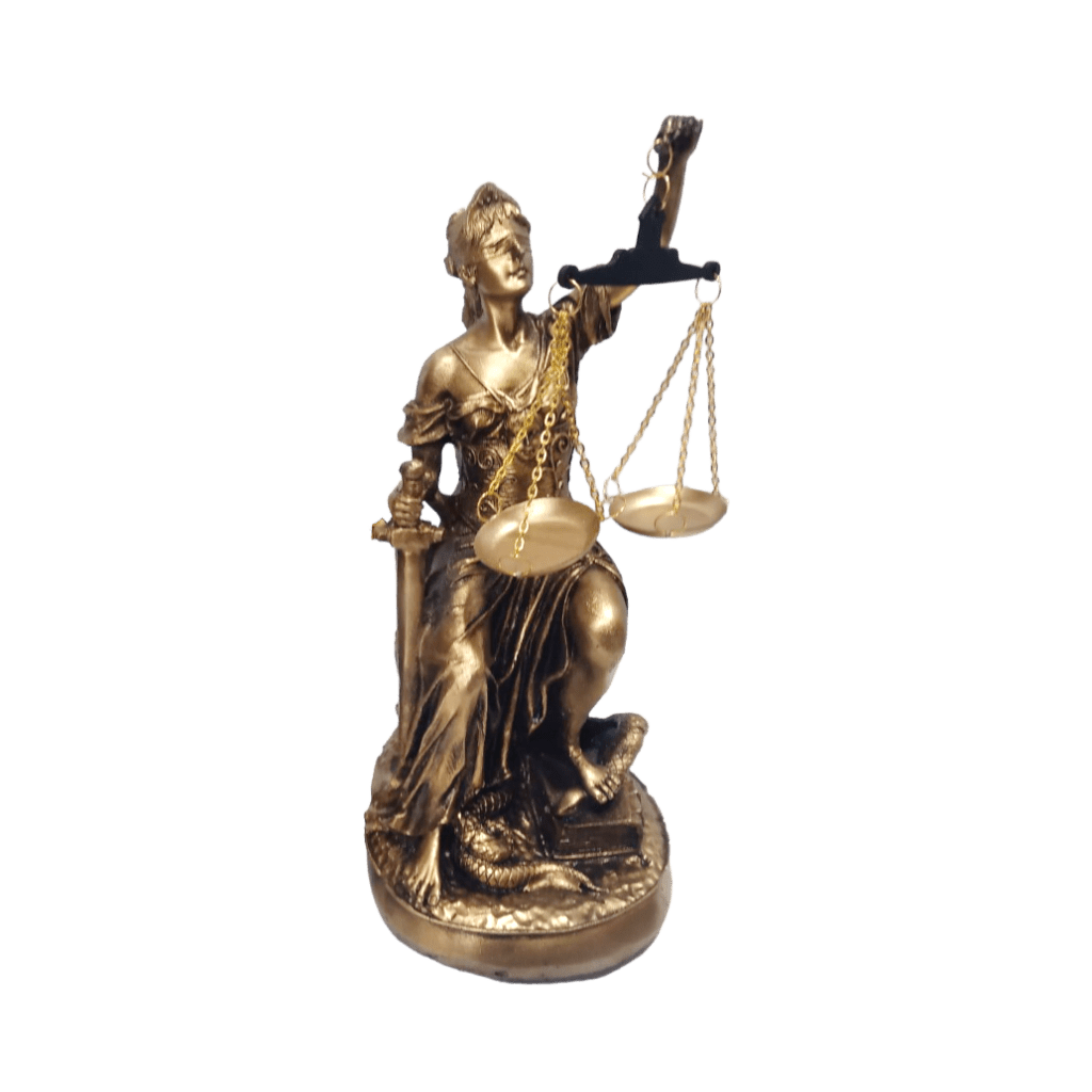 دکوری ، مجسمه پلی‌استری الهه عدالت نشسته طلایی رنگ یا مجسمه الهه عدالت