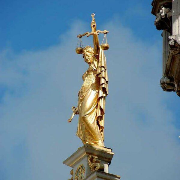 مجسمه الهه عدالت در بلژیک